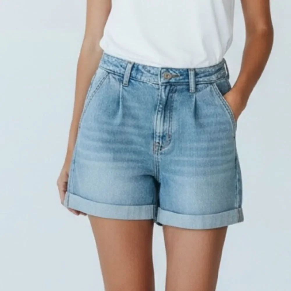 American Eagle Outfitters Mom Shorts High Rise Blue Denim Shorts in Size 4